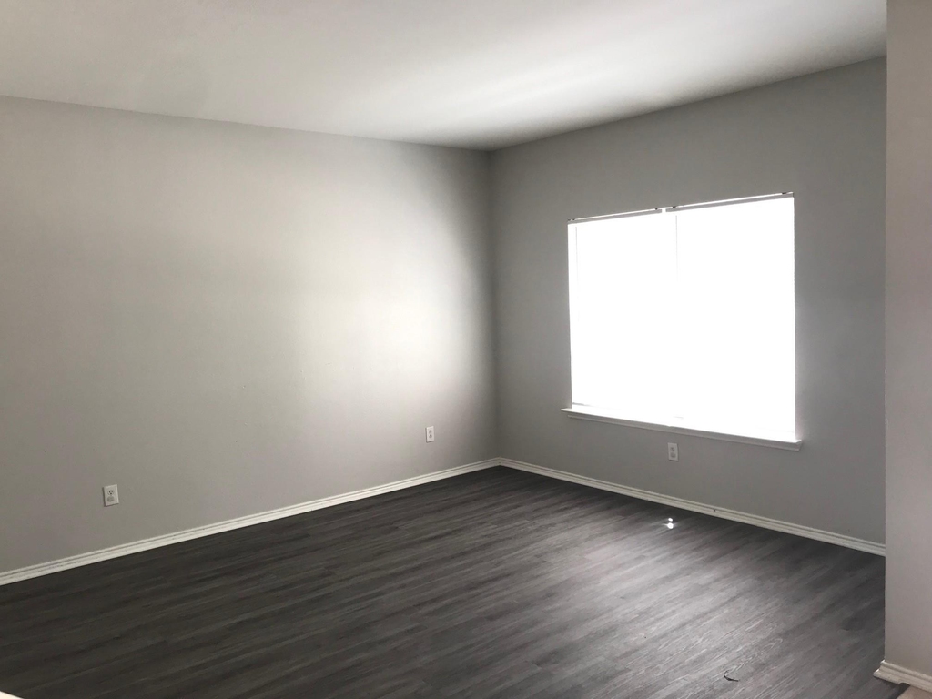 2053 Meadow Park Drive - Photo 4