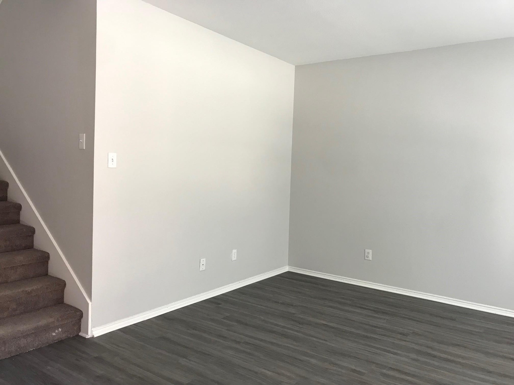2053 Meadow Park Drive - Photo 3