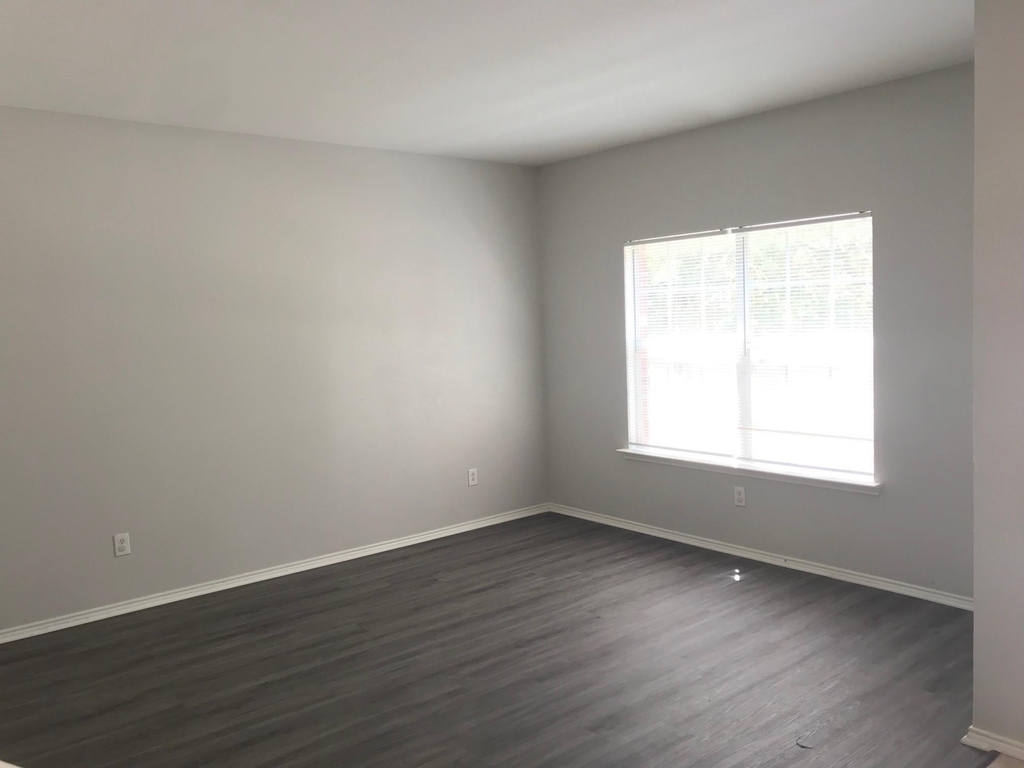 2053 Meadow Park Drive - Photo 6