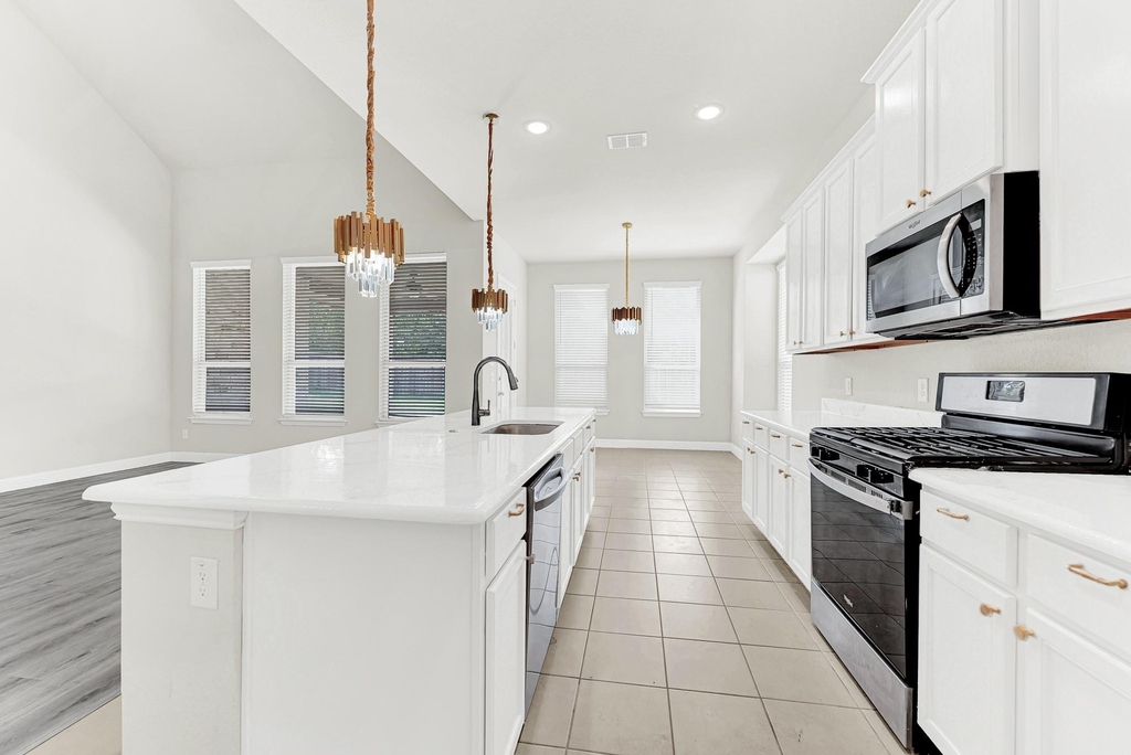 1415 Hickory Woods Way - Photo 6