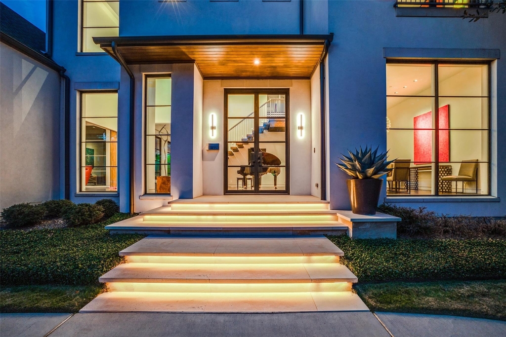 4352 Fairfax Avenue - Photo 1
