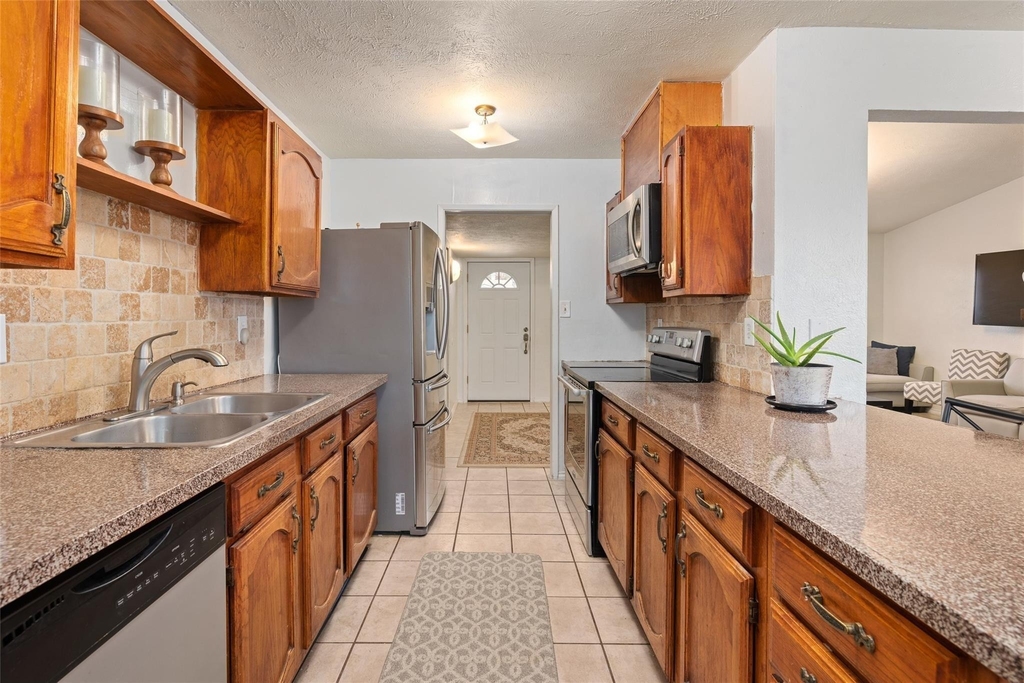 2110 Rose Hill Road - Photo 4