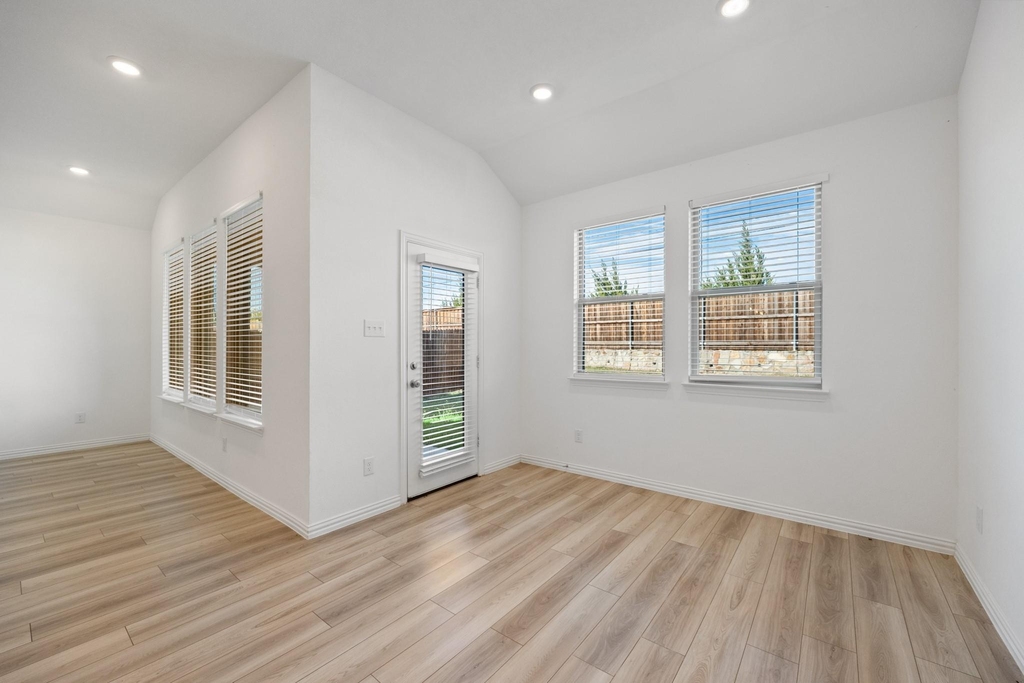 1836 Lockhart Drive - Photo 11