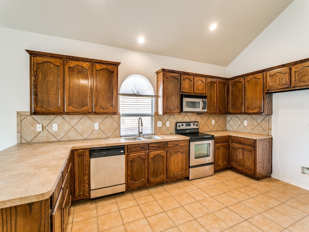 6357 Redeagle Creek Drive - Photo 3