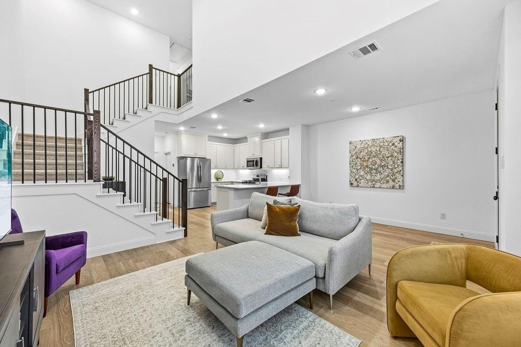1228 Junction Drive - Photo 3