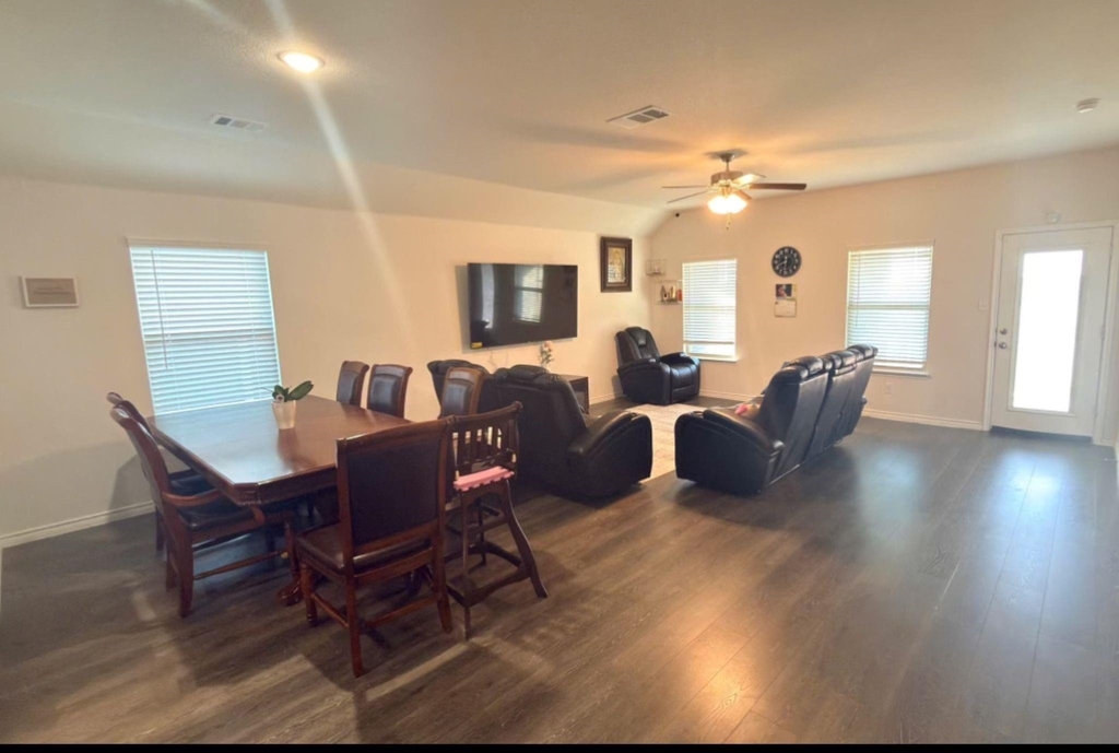 836 Hancock Court - Photo 1