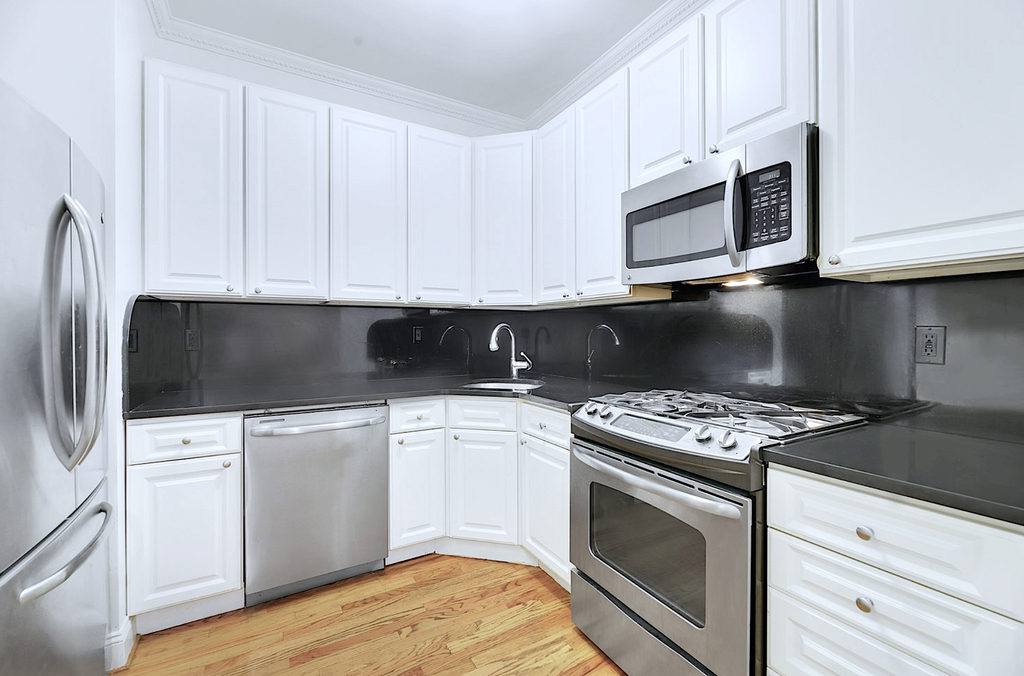 Madison Avenue - Photo 1