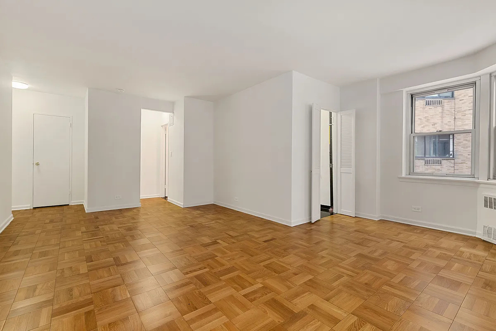 East 48th Street - Photo 1