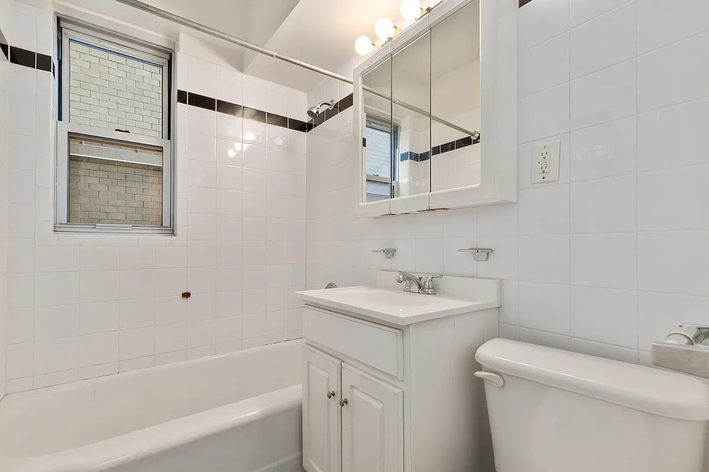 East 46th Street - Photo 4