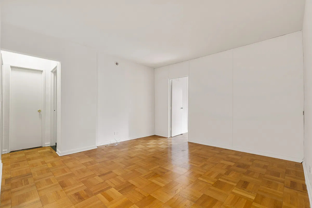 East 46th Street - Photo 0