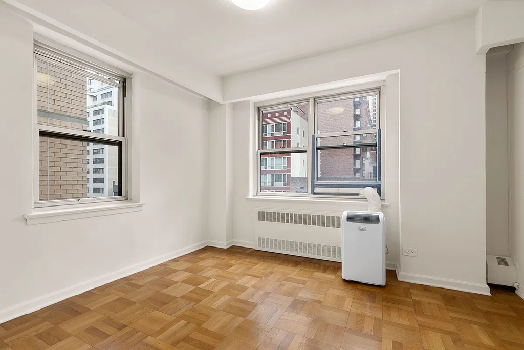 East 46th Street - Photo 2
