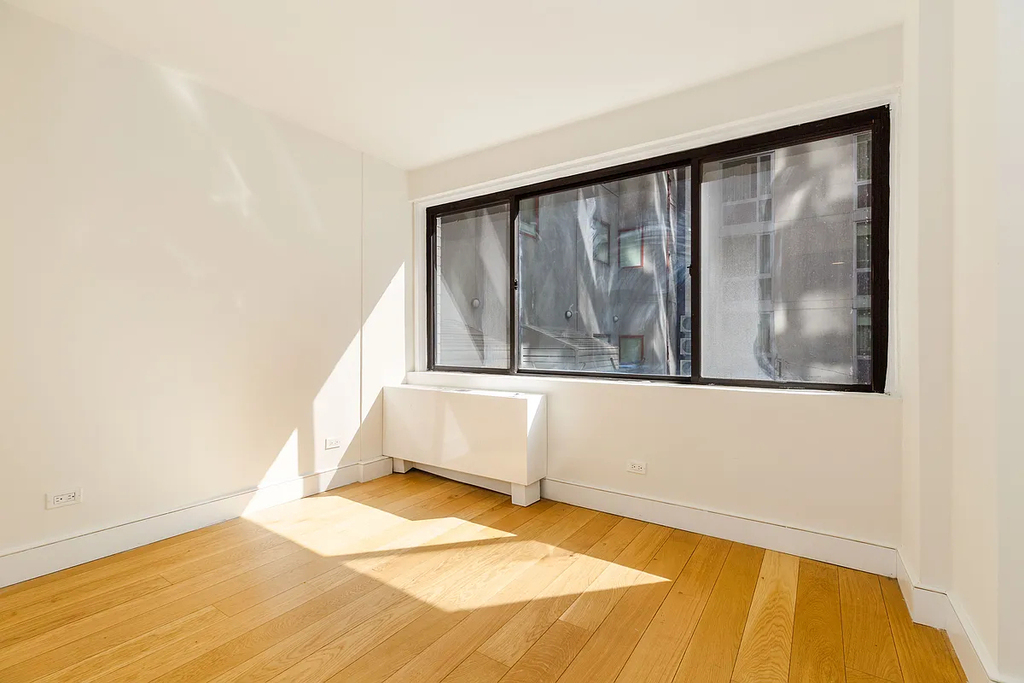 East 44th Street - Photo 1