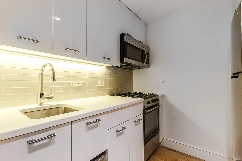East 44th Street - Photo 3