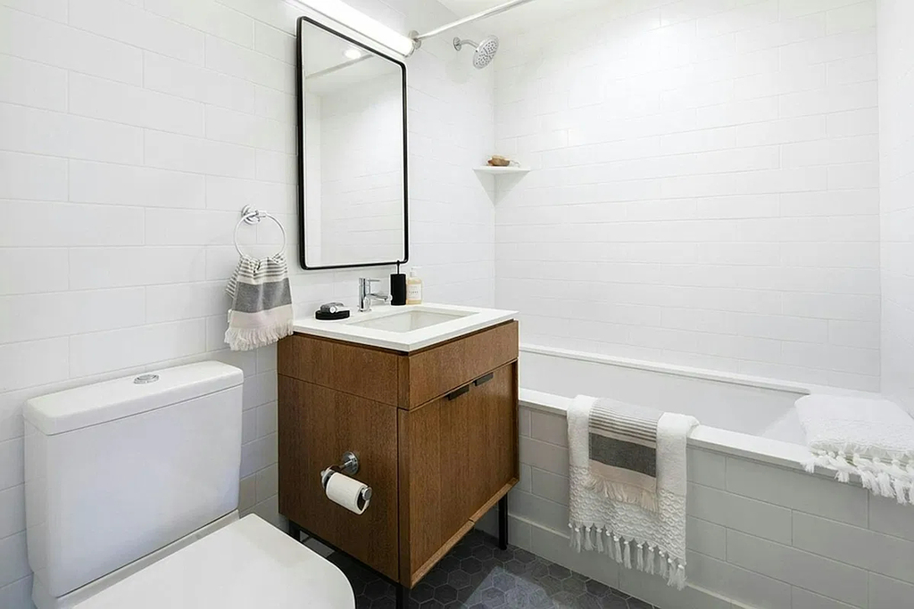 East 52nd Street - Photo 6