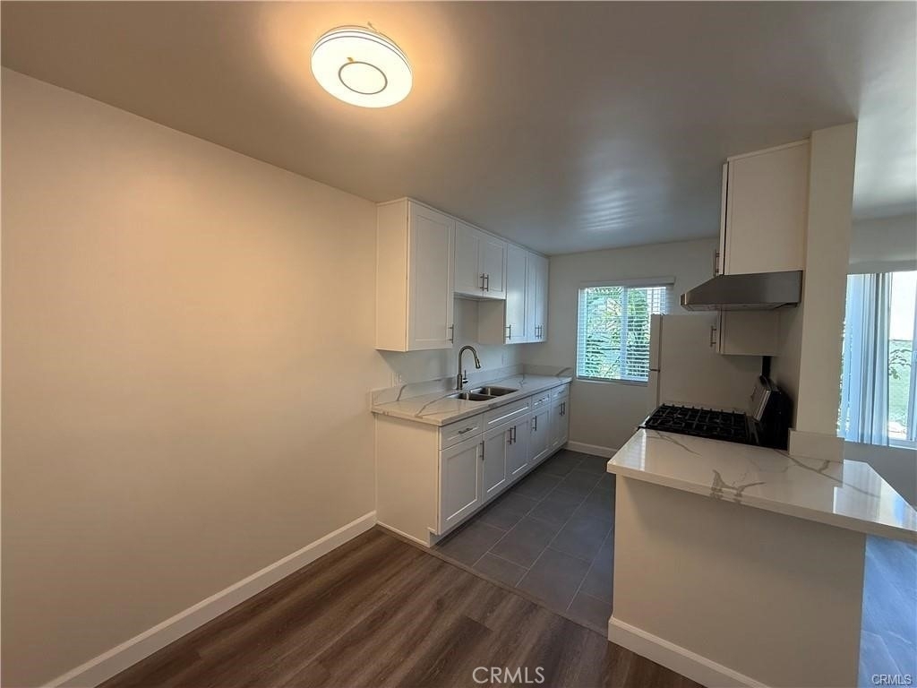 1420 Benito Avenue - Photo 2