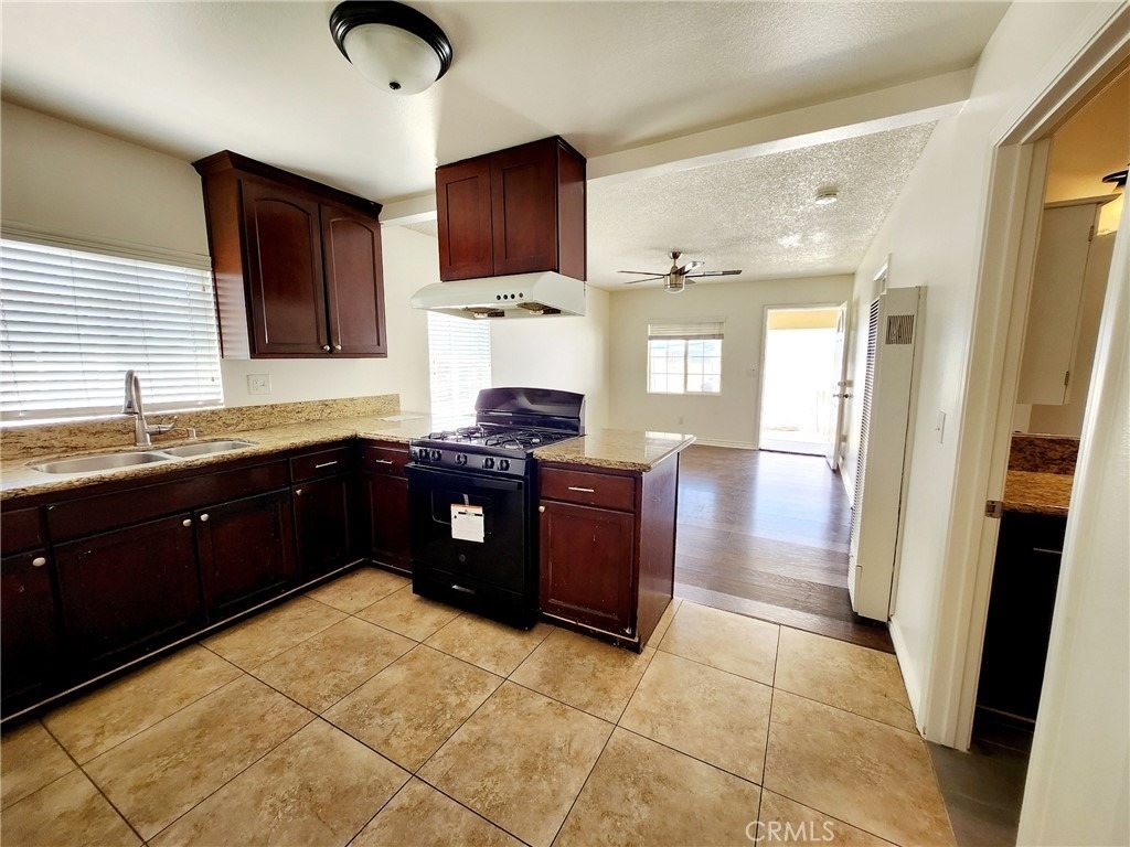 115 W Sunkist Street - Photo 3