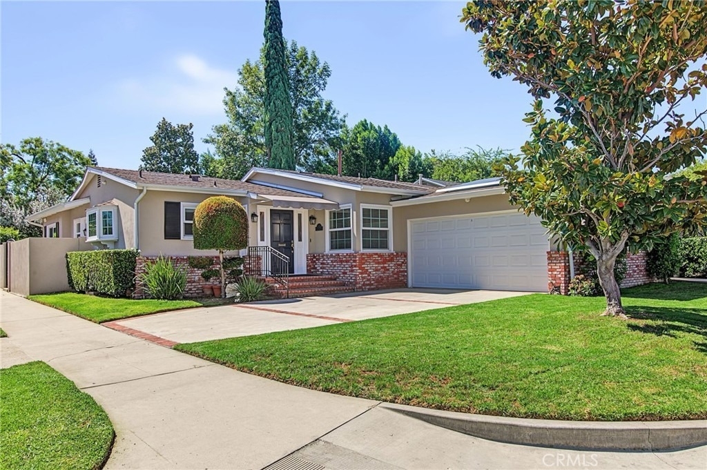 18220 Clark Street - Photo 0