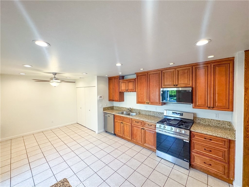 9952 Independence Avenue - Photo 8