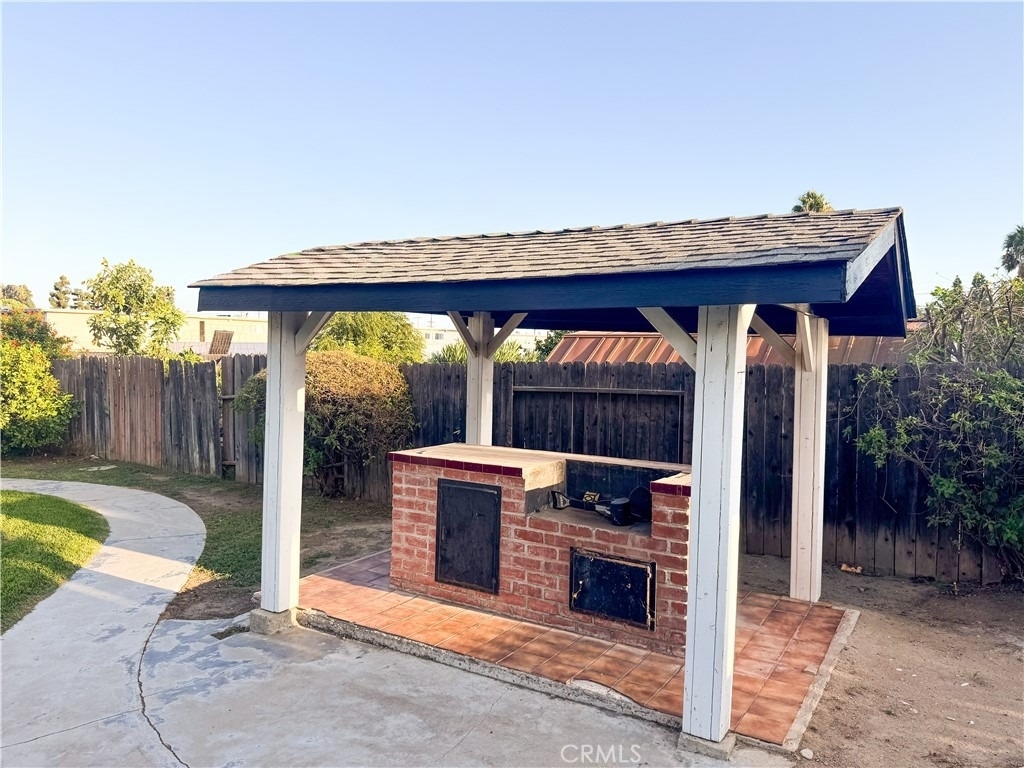 9952 Independence Avenue - Photo 28