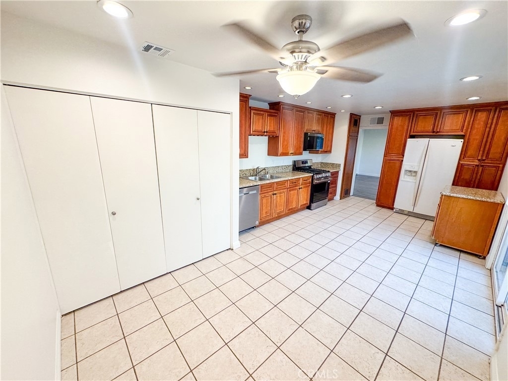 9952 Independence Avenue - Photo 10