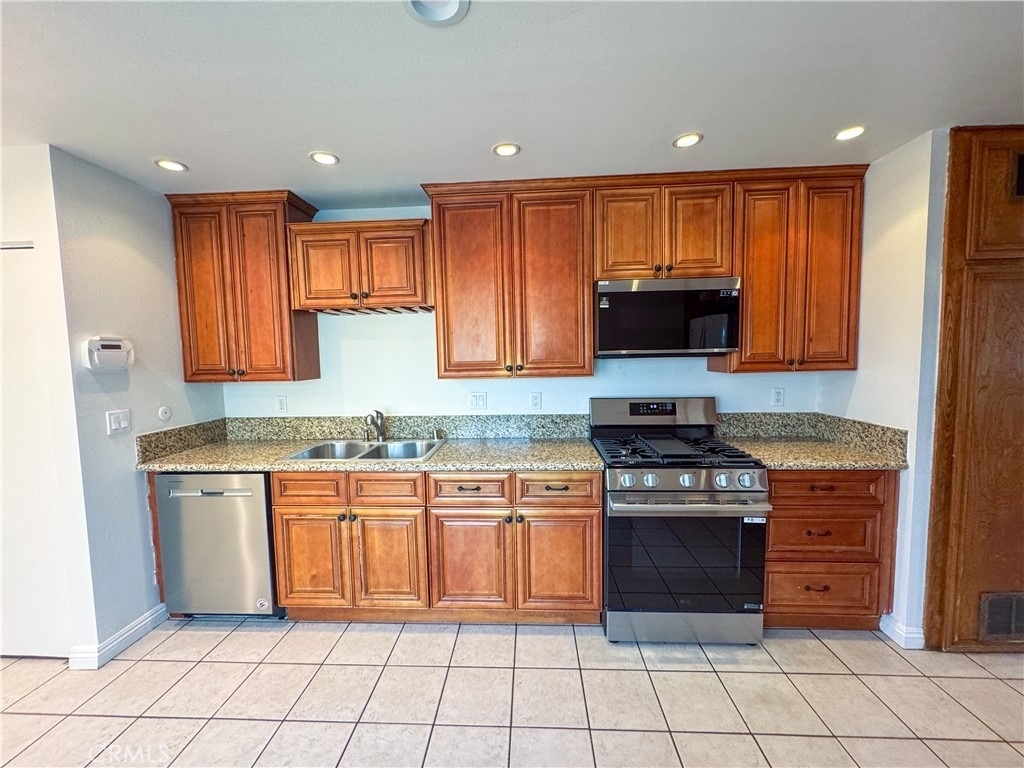 9952 Independence Avenue - Photo 11