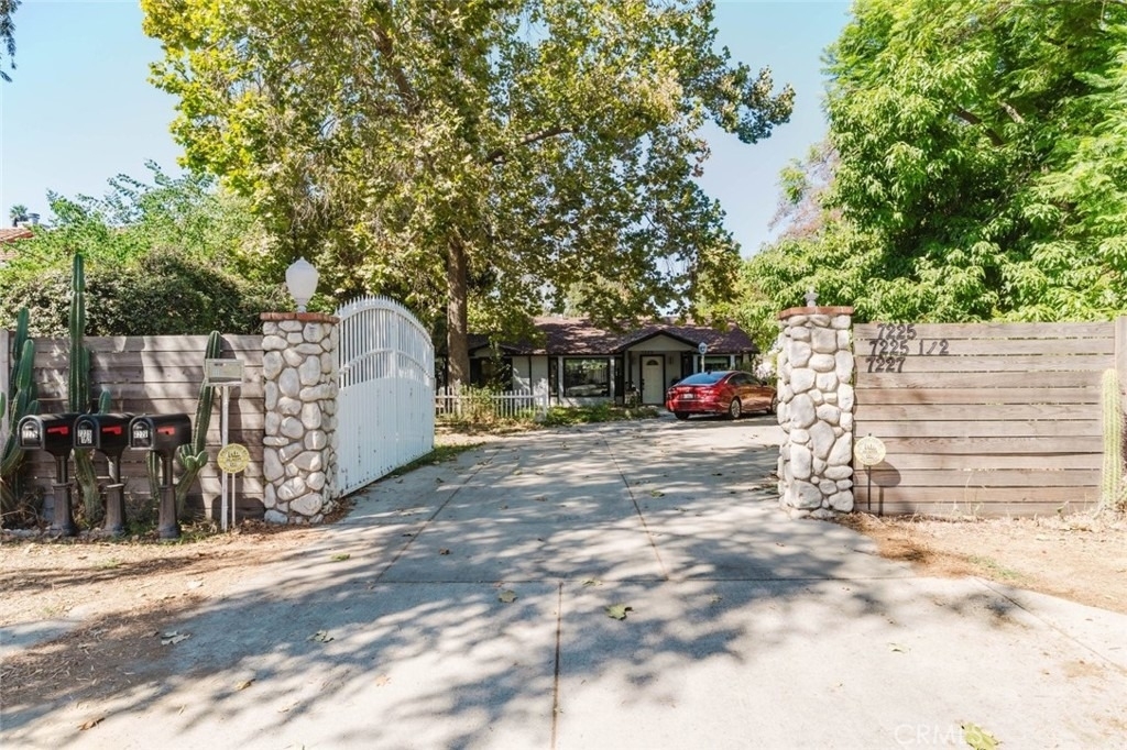 7227 Forbes Avenue - Photo 1