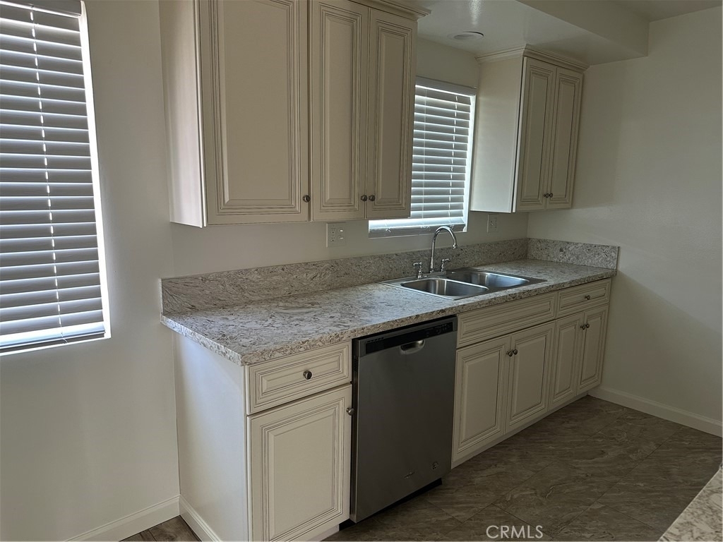 1209 Beryl Street - Photo 4