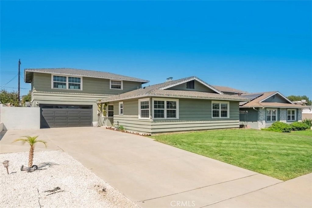 3546 Hillview Drive - Photo 2