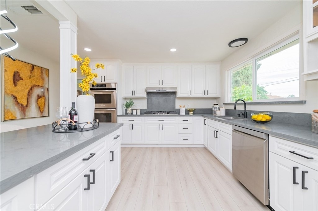 1334 Glendora Avenue - Photo 3