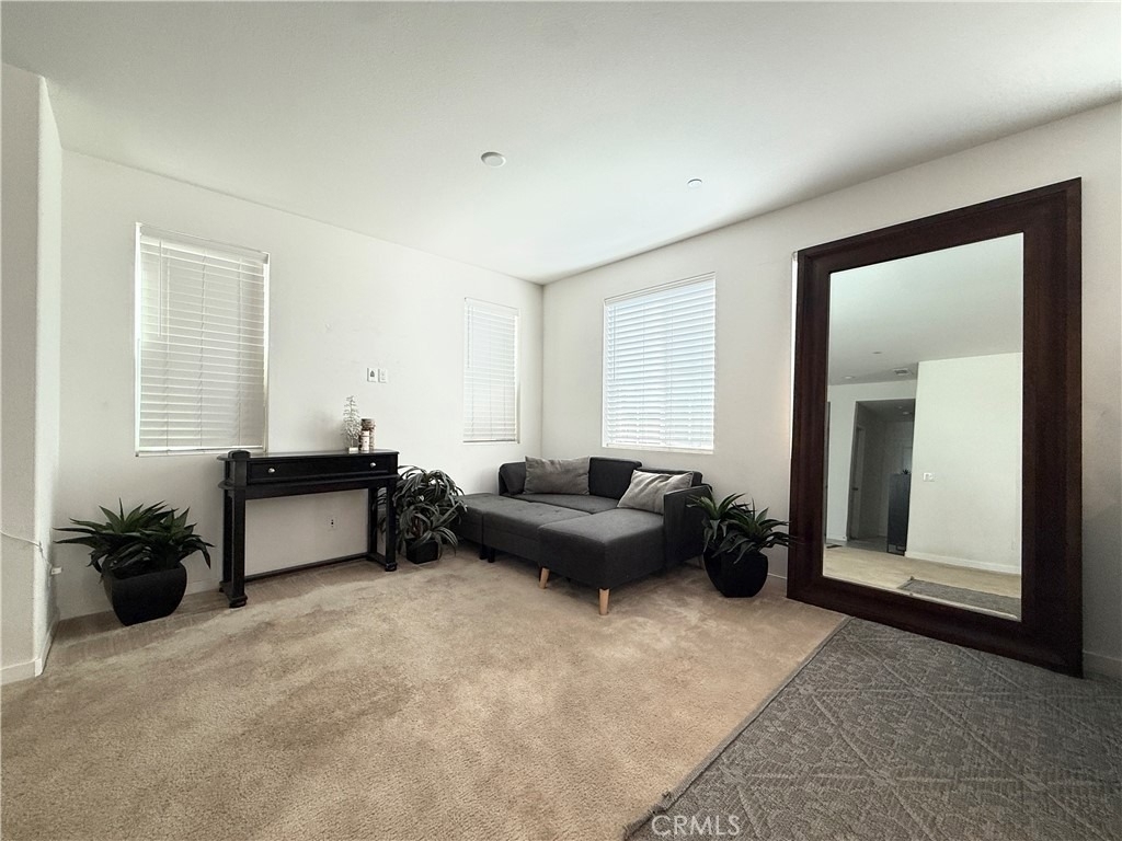 13866 Farmhouse Avenue - Photo 2