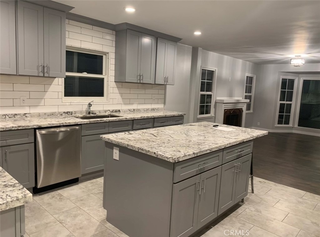 608 Drake - Photo 3