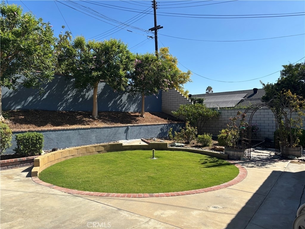 943 Gehrig Avenue - Photo 2