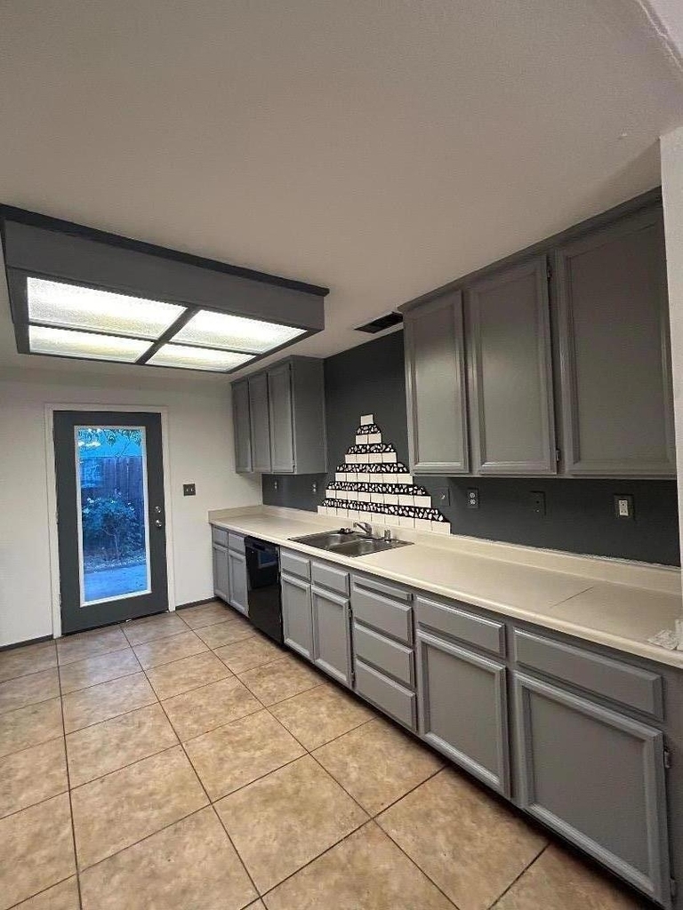 1035 Arbor Drive - Photo 2