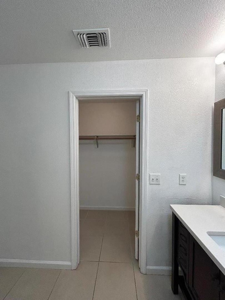 1035 Arbor Drive - Photo 4