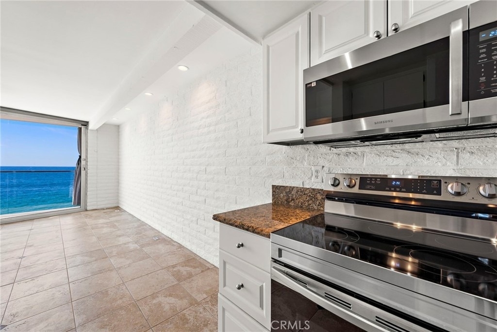 609 Sleepy Hollow Lane - Photo 4