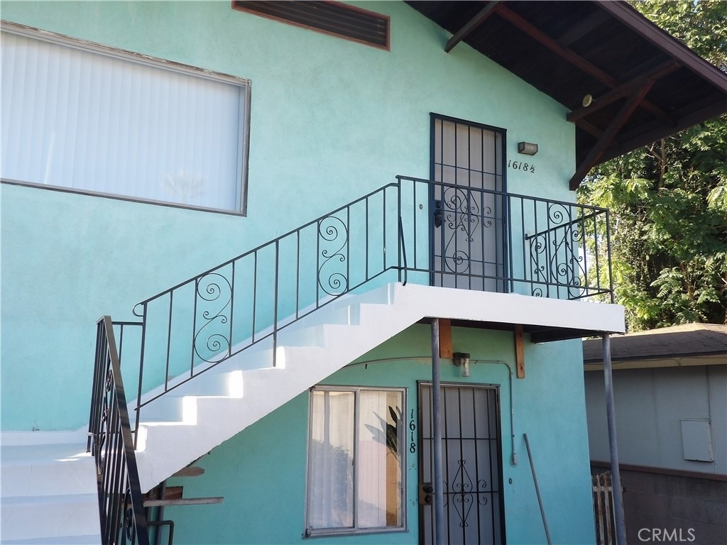 1618 W Gardena - Photo 0