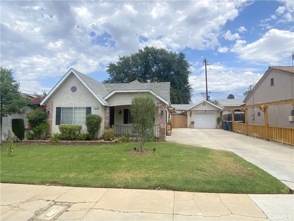 631 Harding Drive - Photo 1