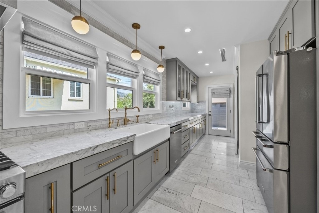 1134 Graynold Avenue - Photo 17