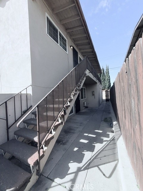 911 N Vineyard Avenue - Photo 4