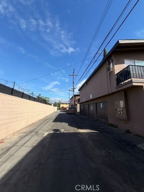 911 N Vineyard Avenue - Photo 6