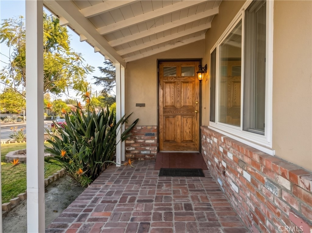 1511 N Rose - Photo 2