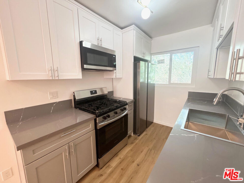 1148 N Formosa Avenue - Photo 4