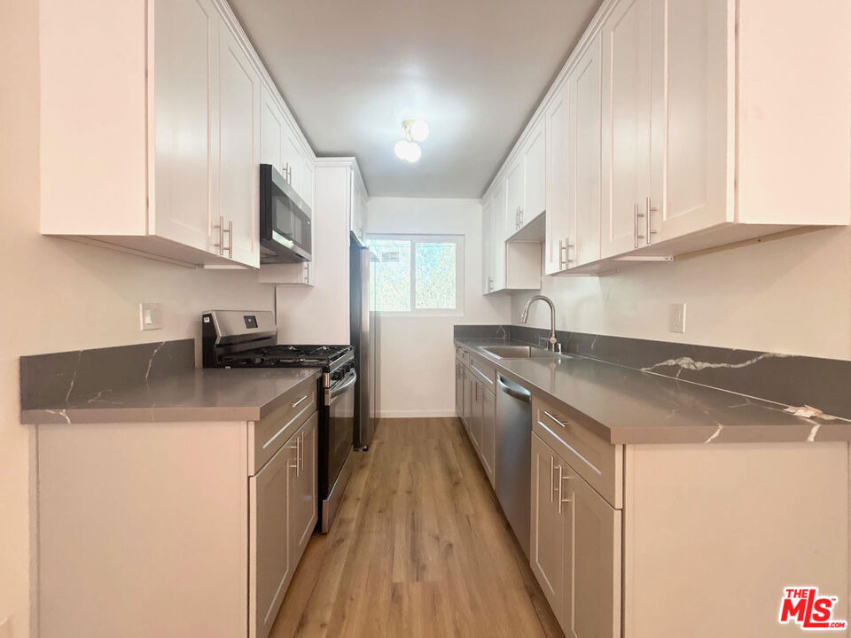 1148 N Formosa Avenue - Photo 3