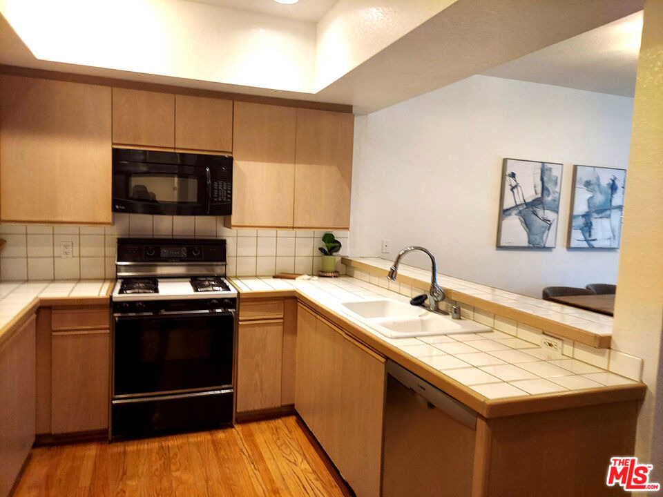 10650 Kinnard Avenue - Photo 10