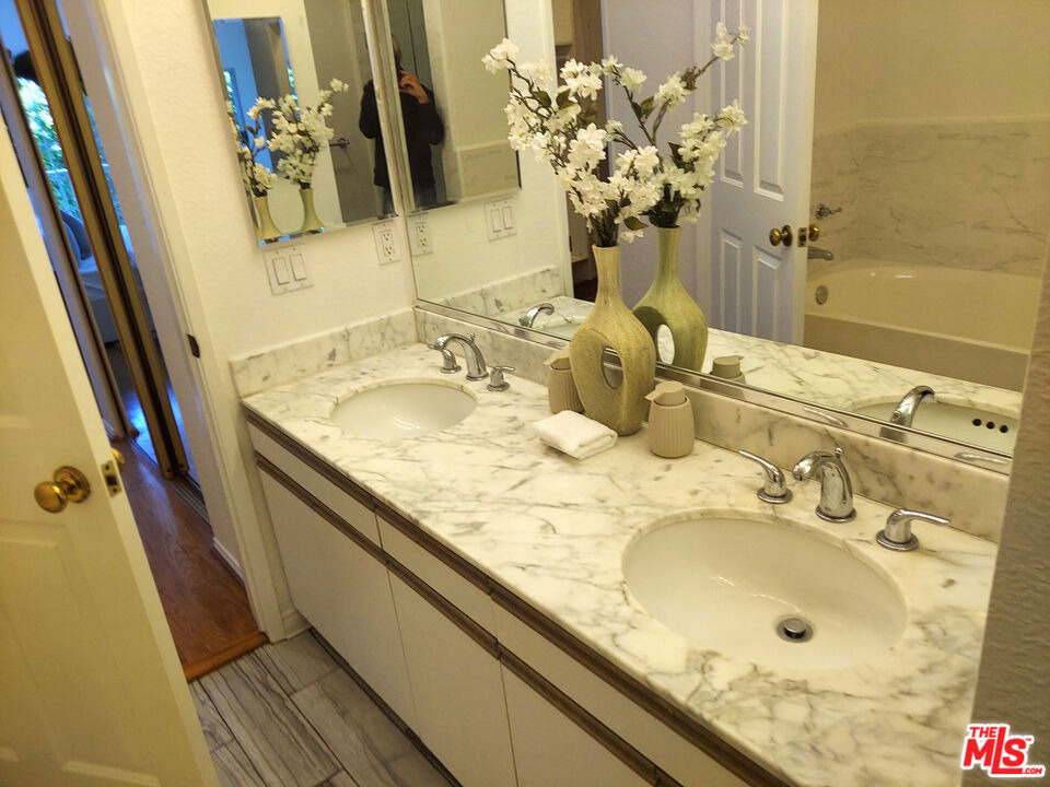 10650 Kinnard Avenue - Photo 13