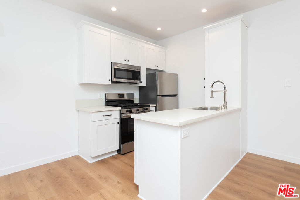 7714 Rosewood Avenue - Photo 3