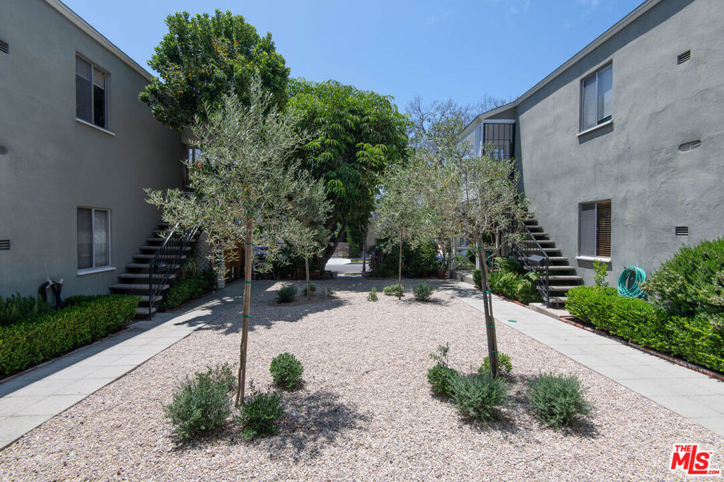 9025 Rangely Avenue - Photo 2