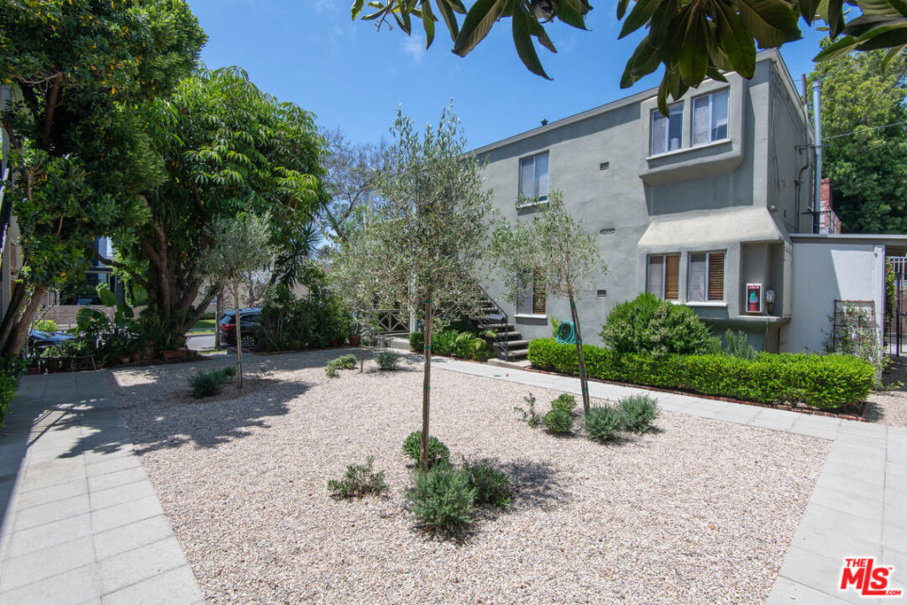 9025 Rangely Avenue - Photo 3