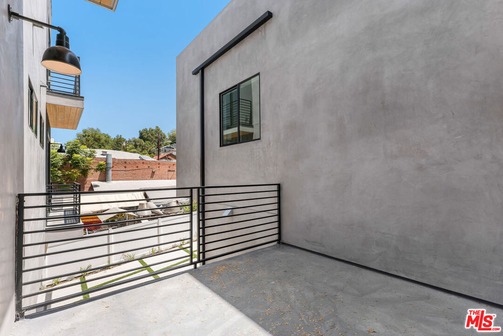 1821 N Ashmore Street - Photo 22