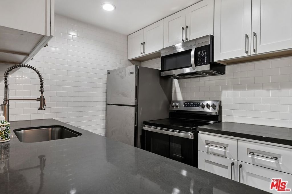 7742 Redlands Street - Photo 10